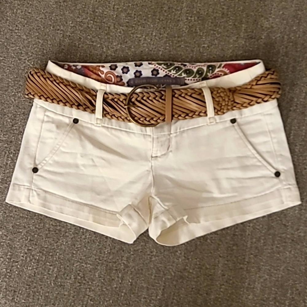 Boom Boom Jeans Size 3 white belted shorts 🤍